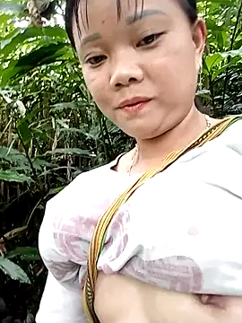 Snapshot of Samyy_xx chatting on 10-14-25, 01:28 Samyy xx online show from 10-14-25, 01:28