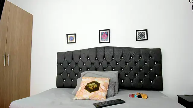 Snapshot of michellmorgans chatting on 10-11-25, 11:31 michellmorgans online show from 10-11-25, 11:31