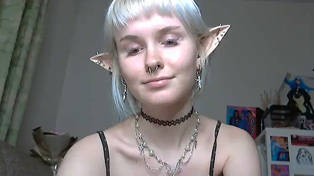 Snapshot of Paradoxy_ chatting on 12-16-25, 07:52 Paradoxy online show from 12-16-25, 07:52