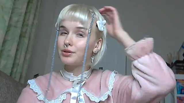 Snapshot of Paradoxy_ chatting on 12-18-25, 08:04 Paradoxy online show from 12-18-25, 08:04