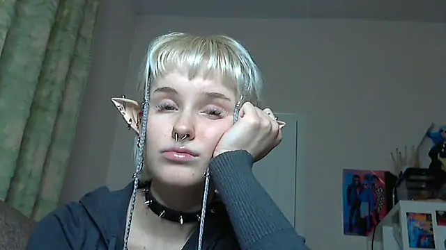 Snapshot of Paradoxy_ chatting on 12-20-25, 09:44 Paradoxy online show from 12-20-25, 09:44