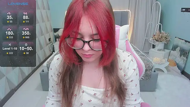 Snapshot of Monaco_Sun chatting on 10-17-25, 06:10 Monaco Sun online show from 10-17-25, 06:10