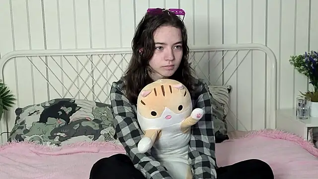 TarahCayne online show from 10-14-25, 08:59