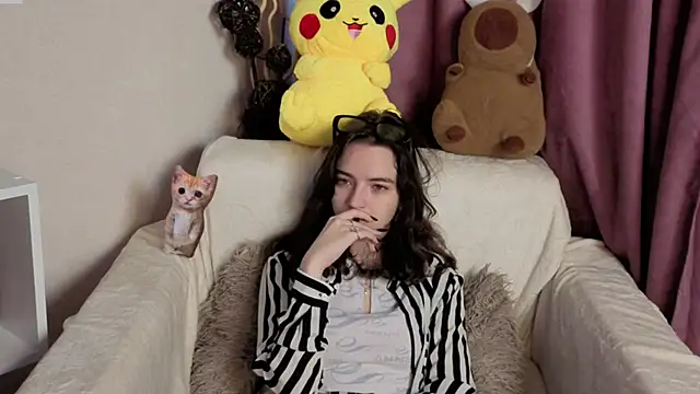 TarahCayne online show from 10-24-25, 08:22