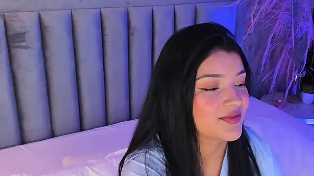 Snapshot of EmmaBlossom chatting on 09-27-25, 07:19 EmmaBlossom online show from 09-27-25, 07:19