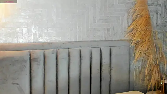 Snapshot of EmmaBlossom chatting on 10-04-25, 07:34 EmmaBlossom online show from 10-04-25, 07:34