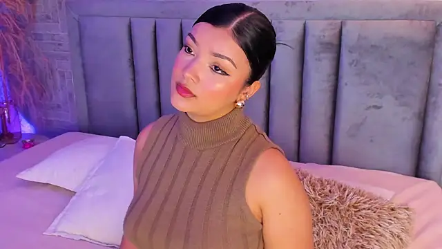 Snapshot of EmmaBlossom chatting on 10-06-25, 06:49 EmmaBlossom online show from 10-06-25, 06:49