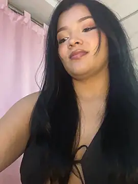 Snapshot of EmmaBlossom chatting on 10-08-25, 12:30 EmmaBlossom online show from 10-08-25, 12:30