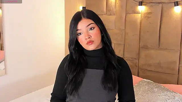 Snapshot of EmmaBlossom chatting on 10-10-25, 07:24 EmmaBlossom online show from 10-10-25, 07:24