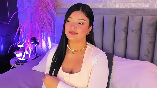 Snapshot of EmmaBlossom chatting on 10-23-25, 07:34 EmmaBlossom online show from 10-23-25, 07:34