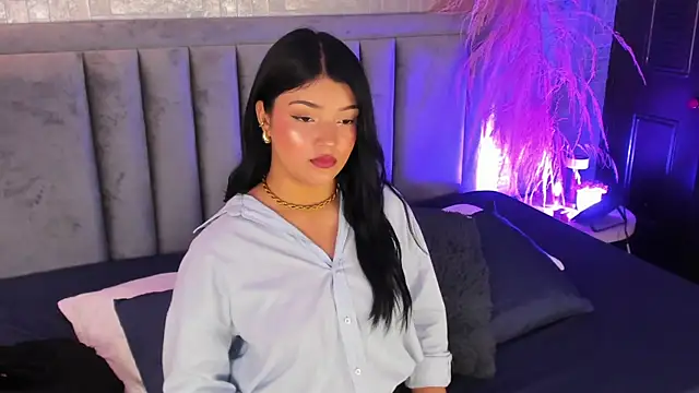 Snapshot of EmmaBlossom chatting on 10-26-25, 03:29 EmmaBlossom online show from 10-26-25, 03:29