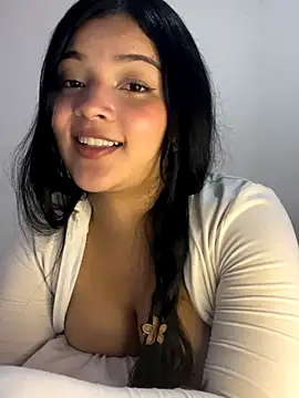 Snapshot of EmmaBlossom chatting on 10-27-25, 03:32 EmmaBlossom online show from 10-27-25, 03:32