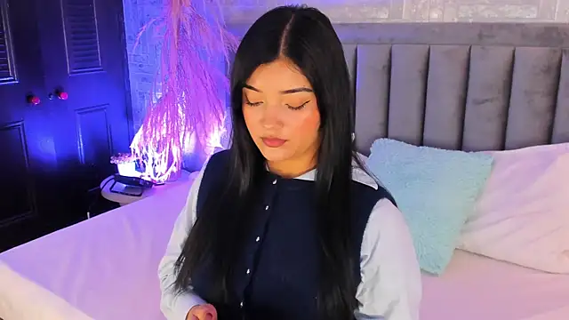 Snapshot of EmmaBlossom chatting on 11-12-25, 07:46 EmmaBlossom online show from 11-12-25, 07:46