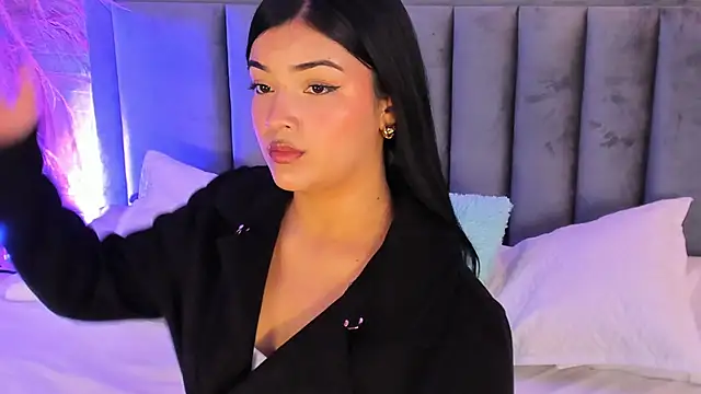 Snapshot of EmmaBlossom chatting on 11-14-25, 07:45 EmmaBlossom online show from 11-14-25, 07:45