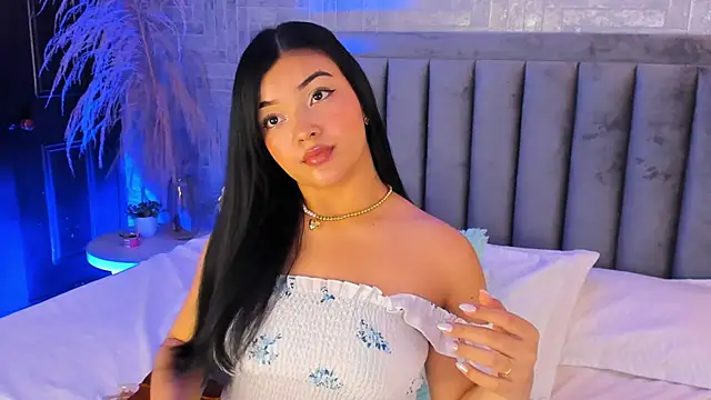 Snapshot of EmmaBlossom chatting on 11-15-25, 06:48 EmmaBlossom online show from 11-15-25, 06:48