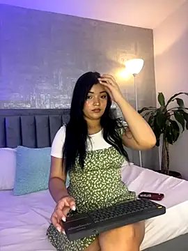 Snapshot of EmmaBlossom chatting on 11-17-25, 07:19 EmmaBlossom online show from 11-17-25, 07:19