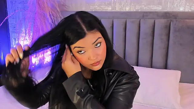 Snapshot of EmmaBlossom chatting on 11-23-25, 07:24 EmmaBlossom online show from 11-23-25, 07:24