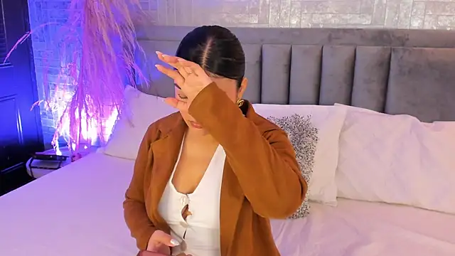 Snapshot of EmmaBlossom chatting on 11-24-25, 07:02 EmmaBlossom online show from 11-24-25, 07:02