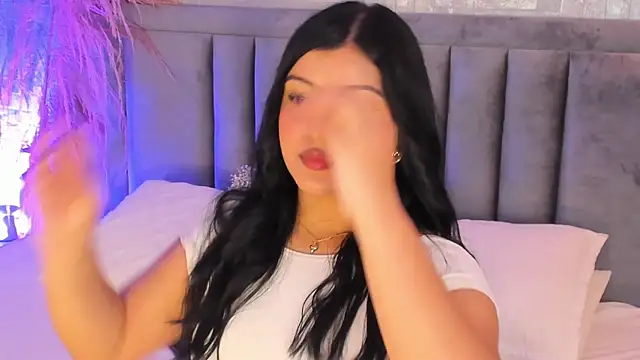 Snapshot of EmmaBlossom chatting on 11-30-25, 04:55 EmmaBlossom online show from 11-30-25, 04:55