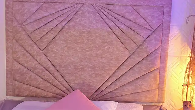 Snapshot of EmmaBlossom chatting on 12-15-25, 12:31 EmmaBlossom online show from 12-15-25, 12:31