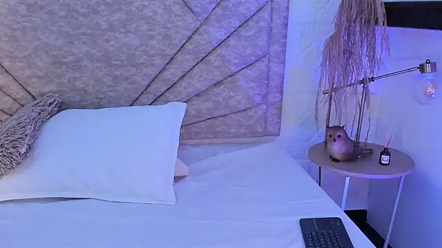 EmmaBlossom online show from 12-20-25, 12:45