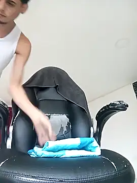 Snapshot of Pingasaboy20 chatting on 11-30-25, 12:53 Pingasaboy20 online show from 11-30-25, 12:53