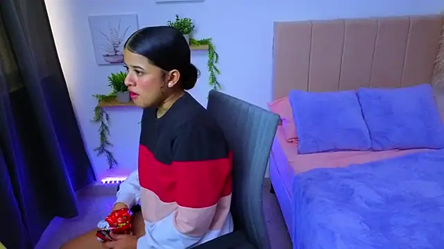 pequitasmedusa9 online show from 10-02-25, 08:49