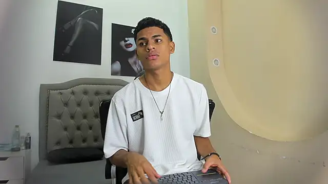 Snapshot of paull_cassidy chatting on 11-26-25, 11:22 paull cassidy online show from 11-26-25, 11:22