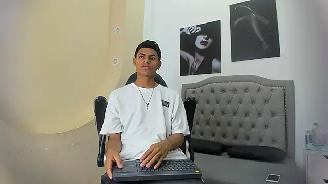 Snapshot of paull_cassidy chatting on 11-30-25, 11:36 paull cassidy online show from 11-30-25, 11:36