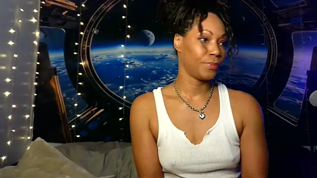 Snapshot of MrsToniTone chatting on 11-11-25, 04:18 MrsToniTone online show from 11-11-25, 04:18