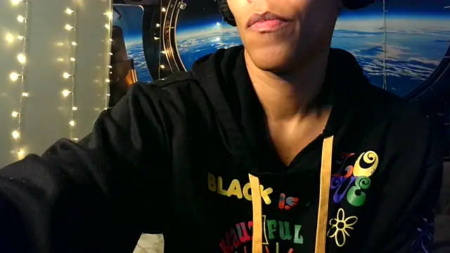 Snapshot of MrsToniTone chatting on 12-05-25, 04:36 MrsToniTone online show from 12-05-25, 04:36