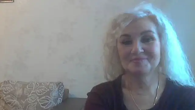 Snapshot of LadySexyBlond chatting on 11-12-25, 07:09 LadySexyBlond online show from 11-12-25, 07:09