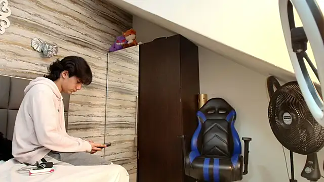 Lovers 21 online show from 03-19-26, 03:43