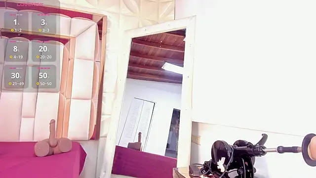 Snapshot of Sarah_Adamss chatting on 10-17-25, 12:30 Sarah Adamss online show from 10-17-25, 12:30