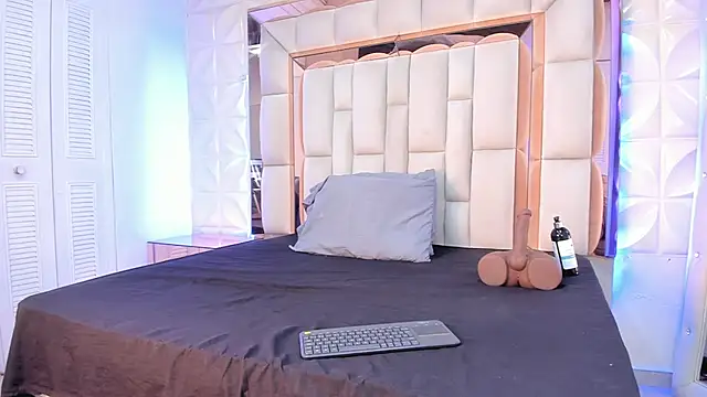 Snapshot of Sarah_Adamss chatting on 11-24-25, 12:27 Sarah Adamss online show from 11-24-25, 12:27