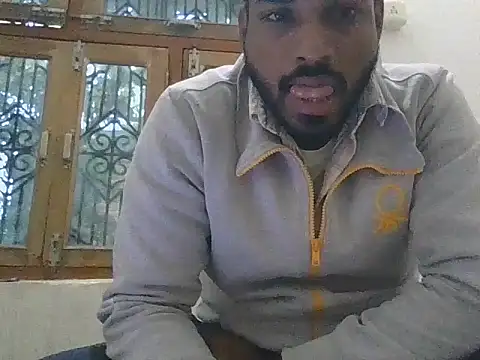 Snapshot of Raw12499 chatting on 12-17-25, 09:48 Raw12499 online show from 12-17-25, 09:48