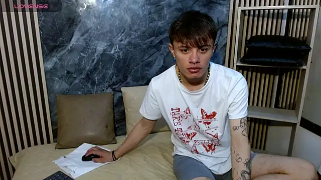 Snapshot of Jerom_xx chatting on 09-27-25, 07:30 Jerom xx online show from 09-27-25, 07:30