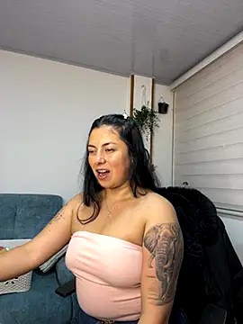 bianca jhonsson online show from 10-30-25, 02:46