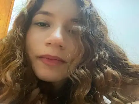 Snapshot of meridacute_ chatting on 10-18-25, 06:16 meridacute  online show from 10-18-25, 06:16