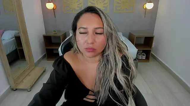 kiara mirren online show from 10-03-25, 07:33