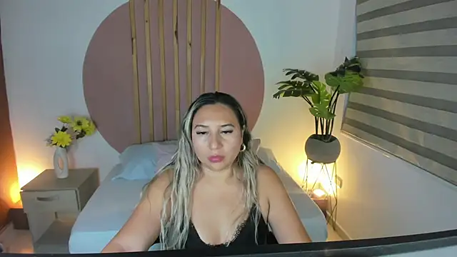 kiara mirren online show from 10-10-25, 02:32