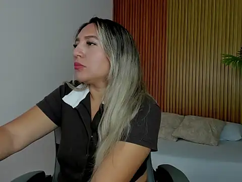 kiara mirren online show from 10-23-25, 12:37