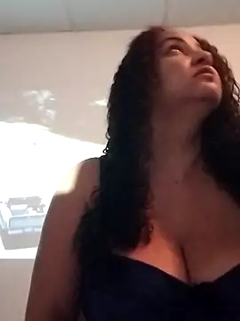 Snapshot of MEYBELLATINA chatting on 09-30-25, 08:47 MEYBELLATINA online show from 09-30-25, 08:47