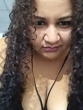 Snapshot of MEYBELLATINA chatting on 10-21-25, 08:31 MEYBELLATINA online show from 10-21-25, 08:31