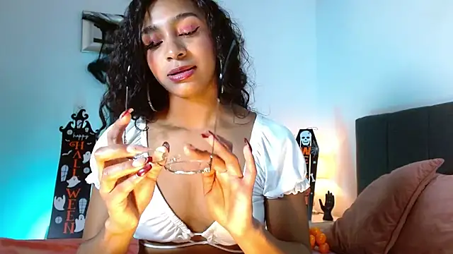 Snapshot of SashaBowei chatting on 10-29-25, 02:03 SashaBowei online show from 10-29-25, 02:03