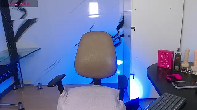 Snapshot of lolaa_love01 chatting on 10-04-25, 05:38 lolaa love01 online show from 10-04-25, 05:38