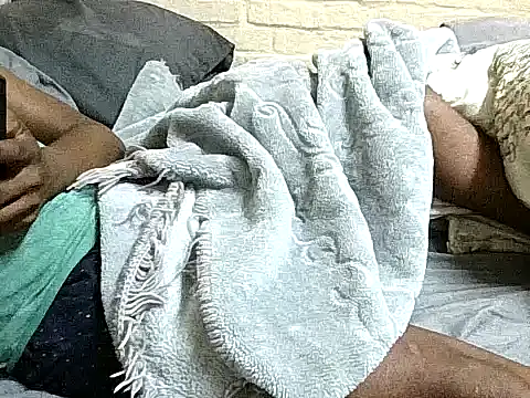 Snapshot of Mshayiwesinqe chatting on 10-20-25, 01:44 Mshayiwesinqe online show from 10-20-25, 01:44