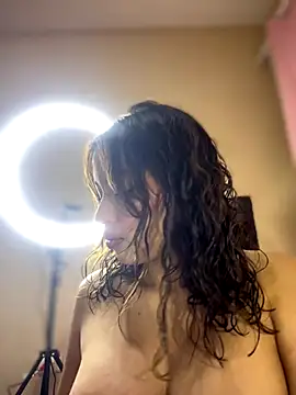 Snapshot of Mia_Valmont chatting on 10-16-25, 02:18 Mia Valmont online show from 10-16-25, 02:18