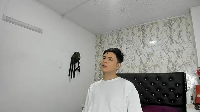 Aaron Foxxx online show from 11-07-25, 01:22