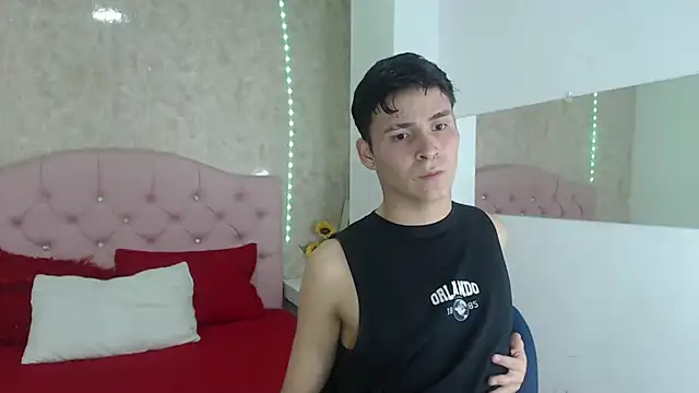 Aaron Foxxx online show from 12-04-25, 09:23